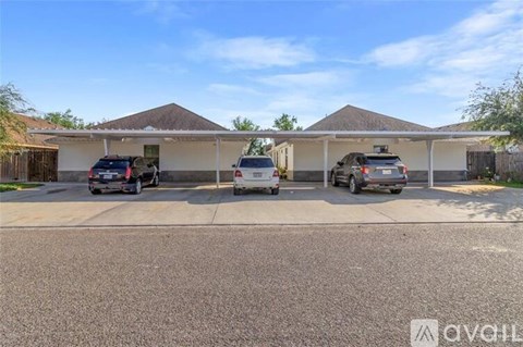 1310 West Harrison Avenue 3 Beds Apartment for Rent