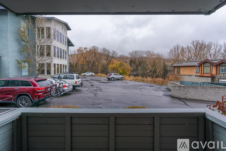A parking lot with cars and a building in the background.