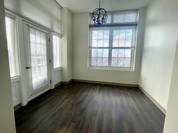 1800 Highland Avenue Studio-2 Beds Apartment for Rent - Photo Gallery 17