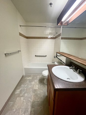 1800 Highland Avenue Studio-2 Beds Apartment for Rent - Photo Gallery 15