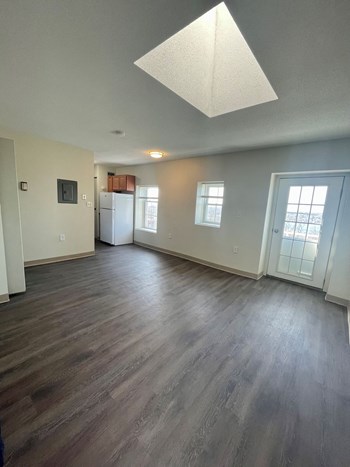1800 Highland Avenue Studio-2 Beds Apartment for Rent - Photo Gallery 16