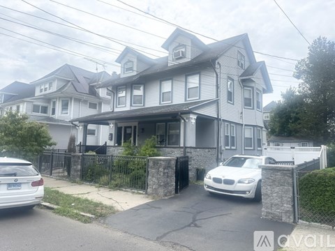 64 Livingston Pl 4 Beds Apartment for Rent