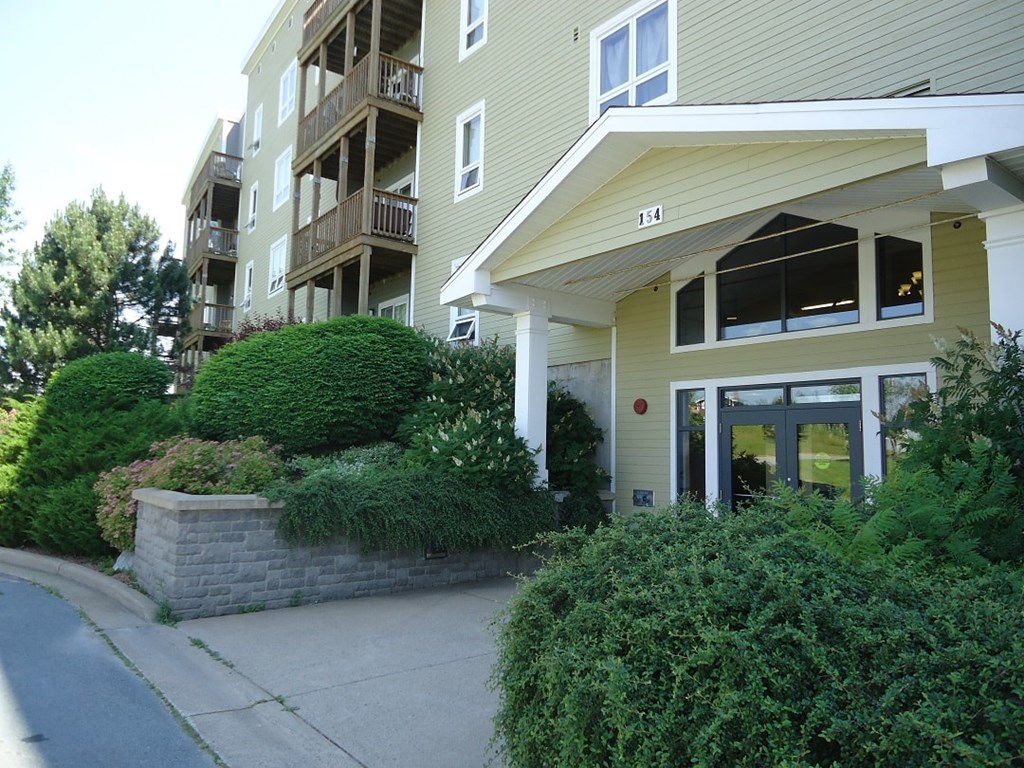 A building with the number 154 on it.