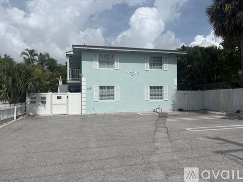 5207 N Flagler Dr 2 Beds Apartment for Rent