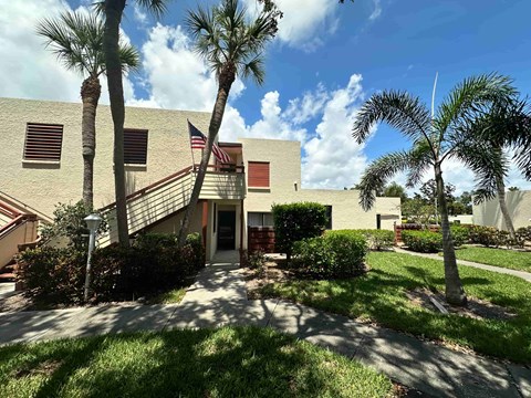 620 Spring Lakes Blvd. 2 Beds Apartment for Rent