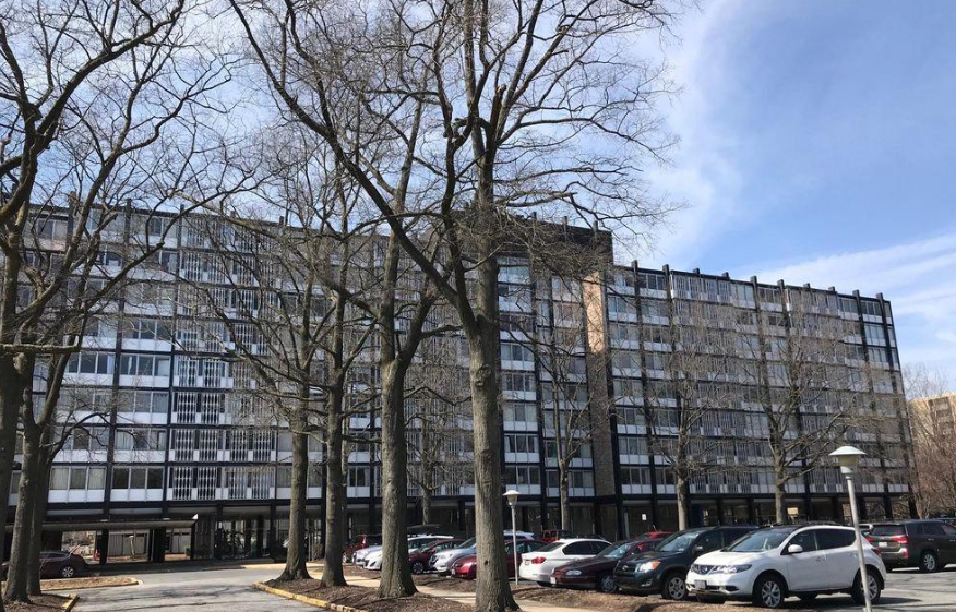 A large building with a parking lot in front of it.