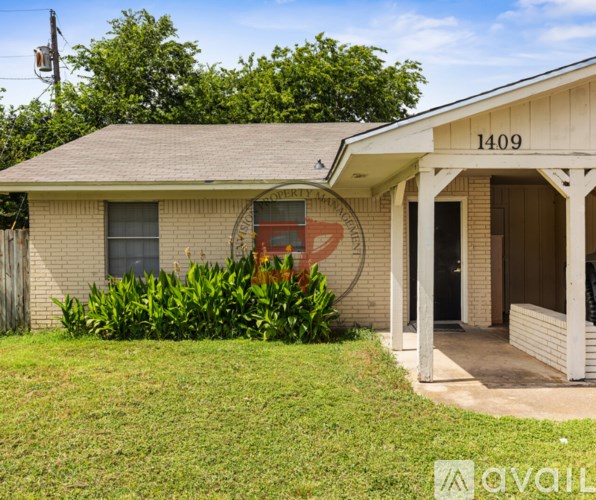 A house with the number 1409 on the front.