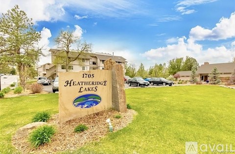 A sign for Heatheridge Lakes stands in a grassy area.