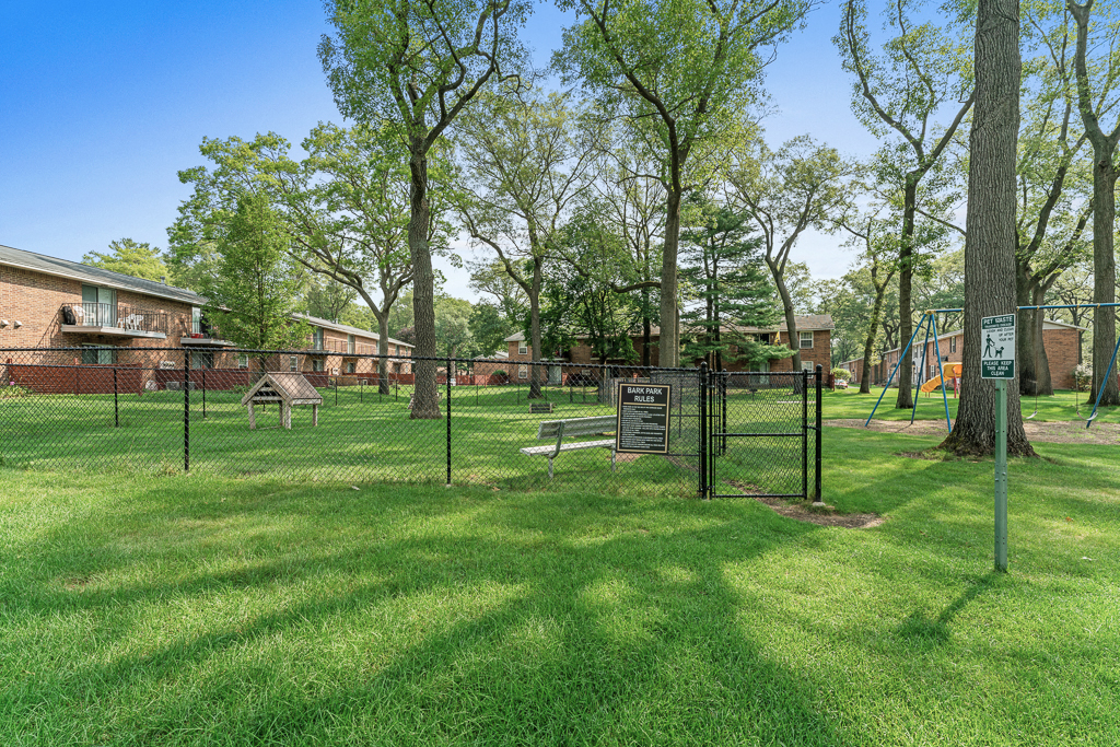 Pet Park at Carriage House Apartments of Muskegon