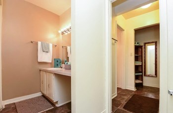 679-A Waupelani Dr Studio-4 Beds Apartment, Townhouse for Rent - Photo Gallery 5