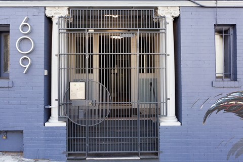 A blue building with a number 609 on it.