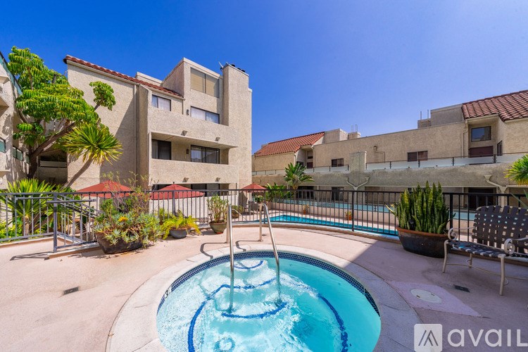 A pool with a fountain in the middle of it.