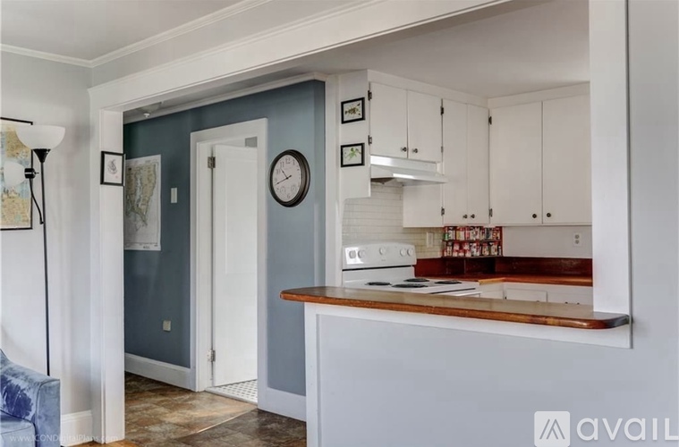 A kitchen with a white counter and cabinets.