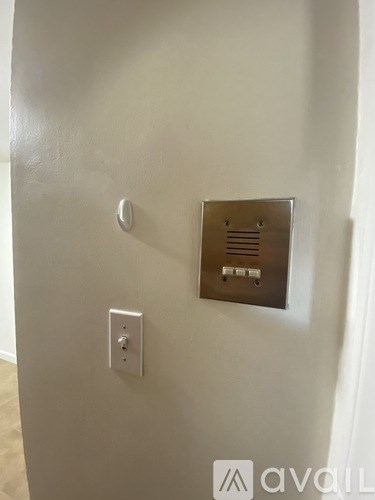 A wall with a switch and a light switch plate.