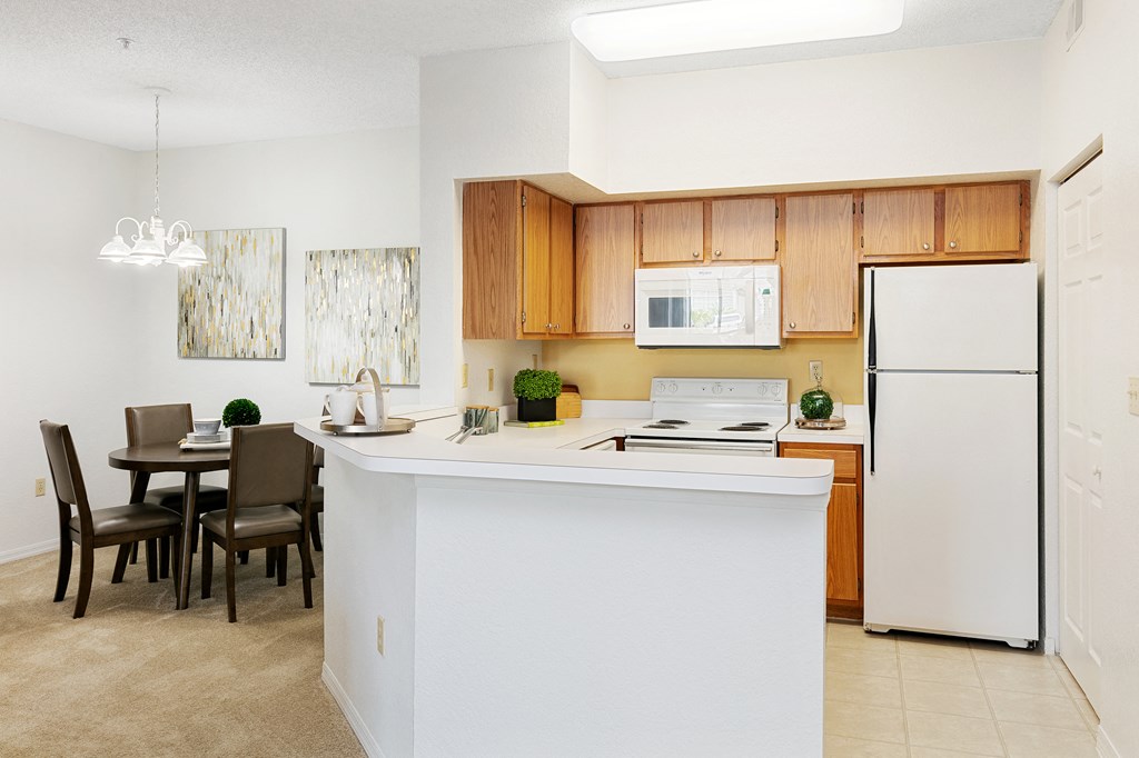 the preserve at ballantyne commons apartment kitchen and dining area