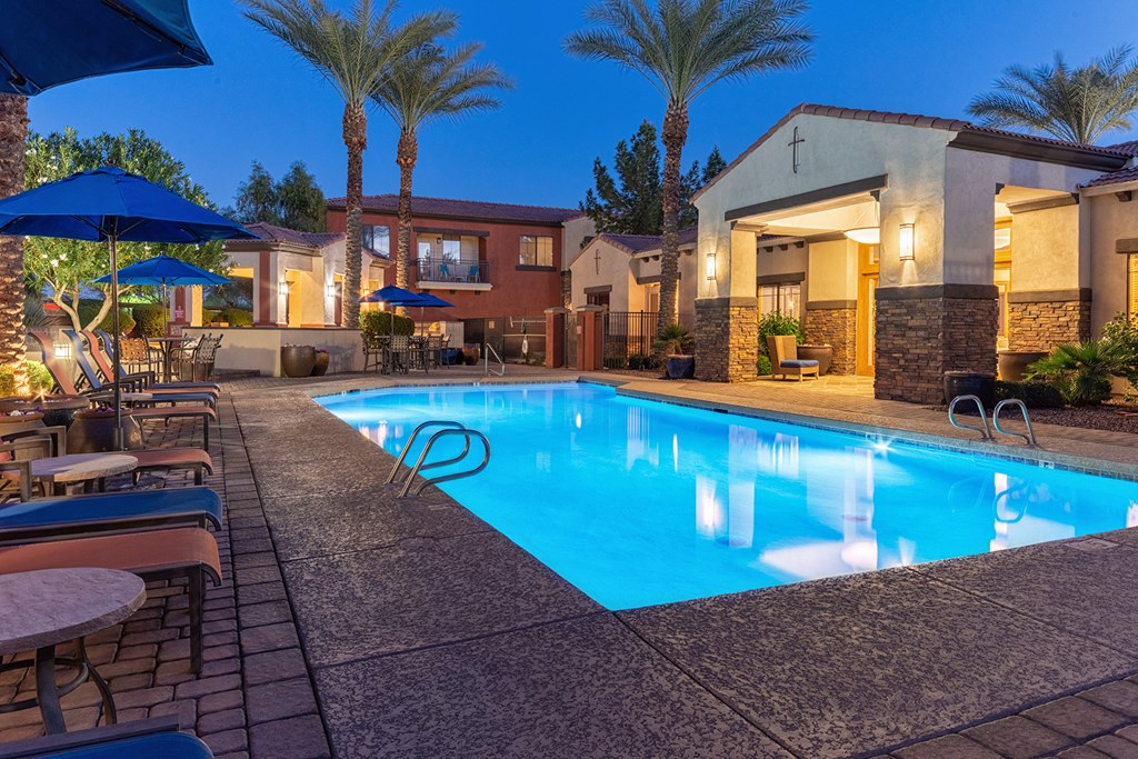 resort style swimming pool