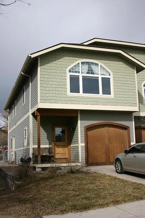 1260 Grand Ave 3 Beds Apartment for Rent