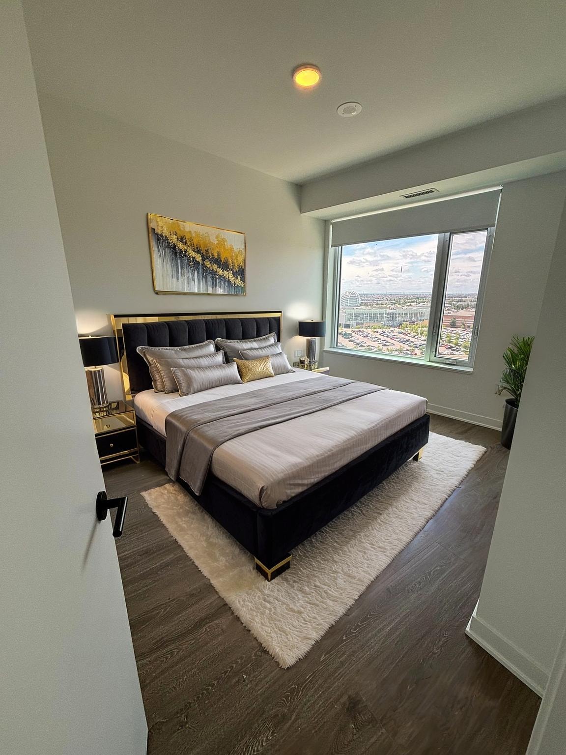 2 bedroom apartment - 2495 Eglinton Ave W, Mississauga 4