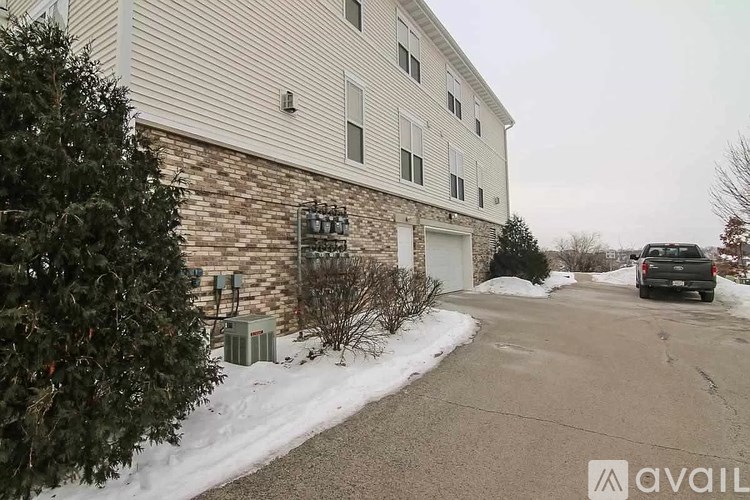 A building with a driveway in front of it.