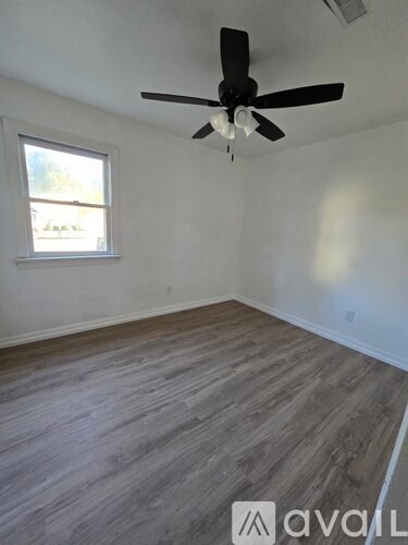 Source URL: https://prod-avail.s3.amazonaws.com/public_images/41515672/listing/368_bedroom_1.jpg