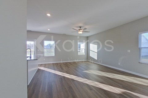 844 Silent Barge Cv 4 Beds Apartment for Rent