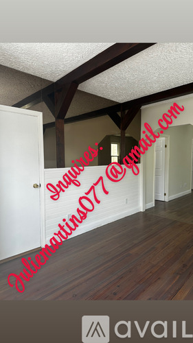 A room with a white door and a watermark that reads "Stages 077@gmail.com".