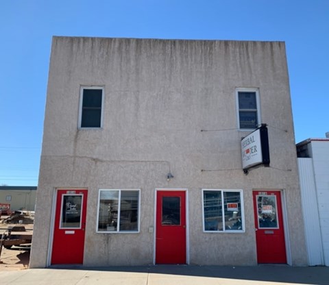 A building with a sign that says "SALON" on it.