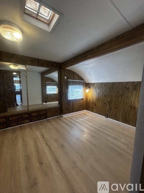 A bathroom with a sink, mirror, and bathtub.