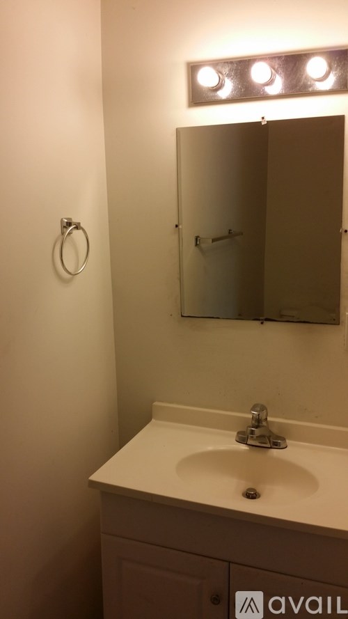 A bathroom with a sink and mirror.