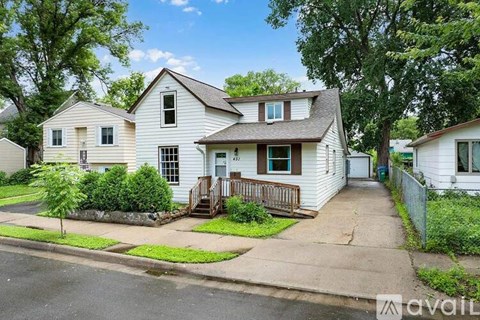 451 Northeast Taylor Street 3 Beds Apartment for Rent