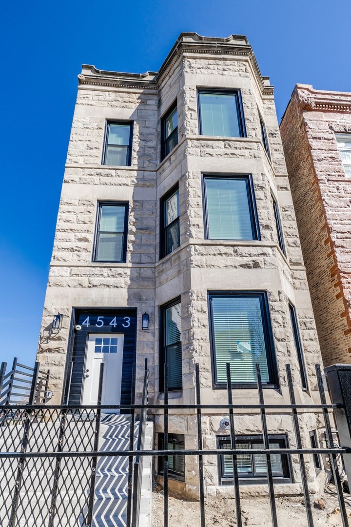 A tall building with the number 4543 on it.