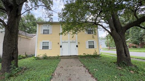 729 East Court Avenue 2 Beds Apartment for Rent