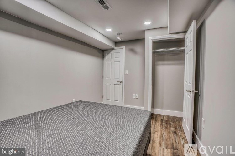 A room with a checkered floor and a door on the left.