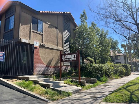 The image shows the exterior of the Banbury Apartment building.