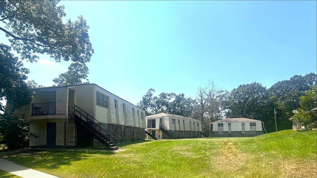 A sunny day at the mobile home park with a clear blue sky.