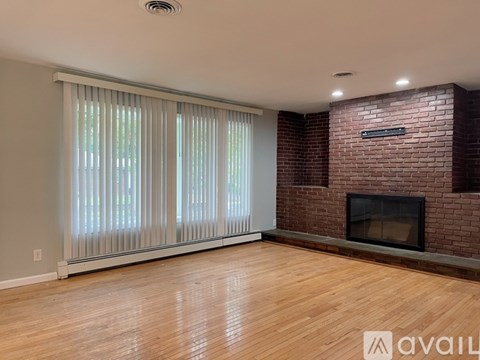 129 Hall St 4 Beds Apartment for Rent