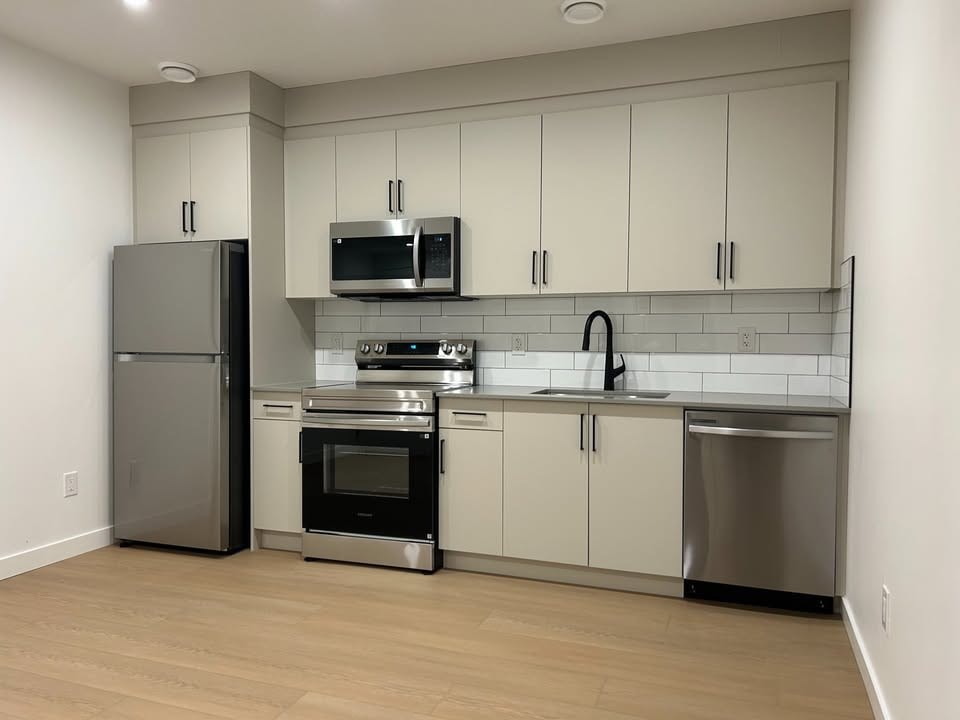 10735 70 Avenue Northwest 1-3 Beds Apartment for Rent - Photo Gallery 15