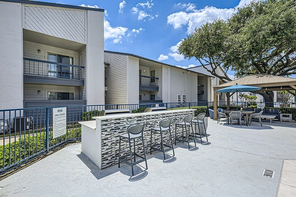 A sunny day at the outdoor seating area of a building with a sign that reads "NEW BUILDING".