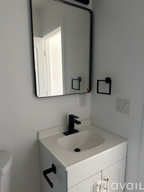 A bathroom with a sink and mirror.