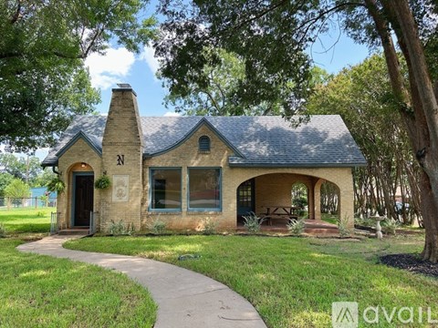 2726 Sanger Ave 3 Beds Apartment for Rent