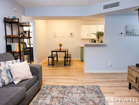 1385 West University Avenue 2 Beds Apartment for Rent