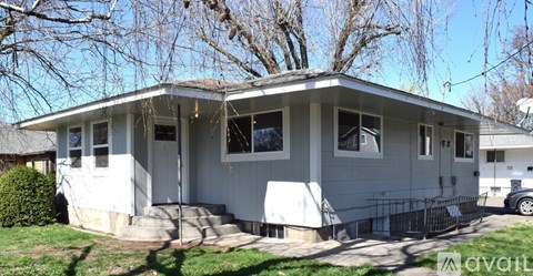 303 NE Ash Ave 1 Bed Apartment for Rent