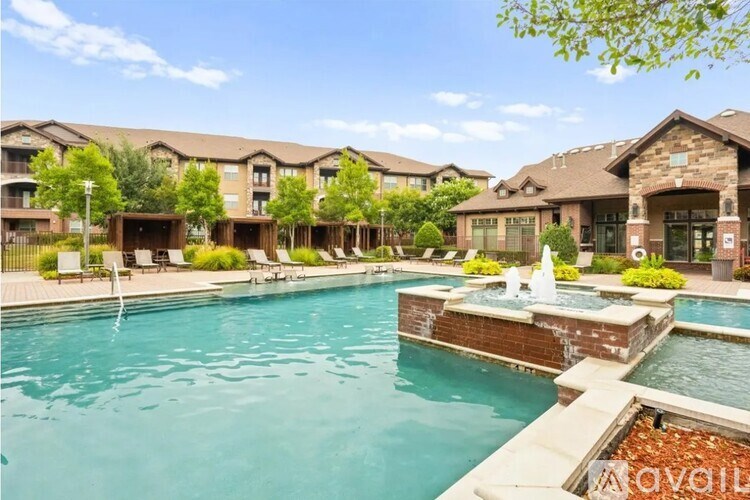 A large swimming pool with a fountain in the middle of it.