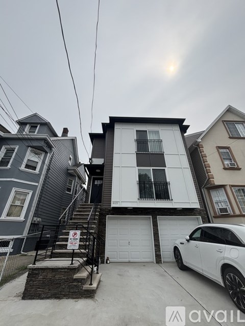 465 E 31St St 3 Beds Apartment for Rent