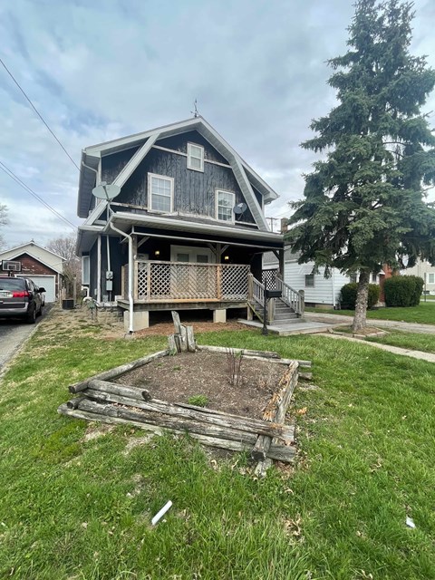 608 West Grand Avenue 3 Beds Apartment for Rent