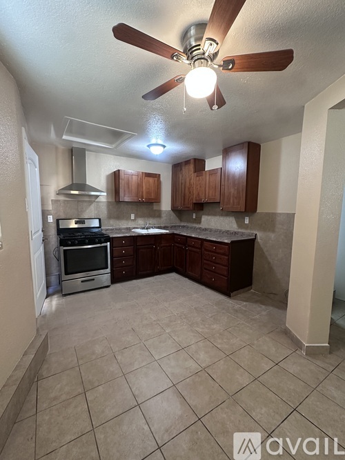 A room with a ceiling fan and a wall-mounted air conditioner unit.