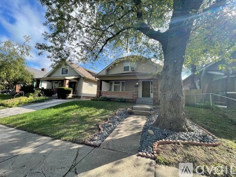 1221 N Dearborn St 2 Beds Apartment for Rent