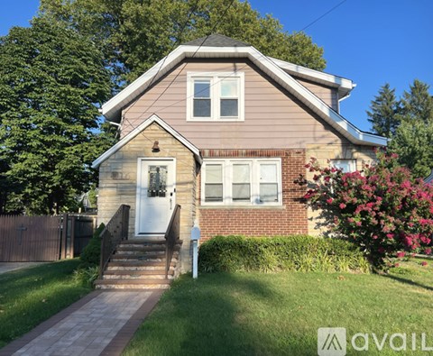 16 Lafayette Avenue 3 Beds Apartment for Rent