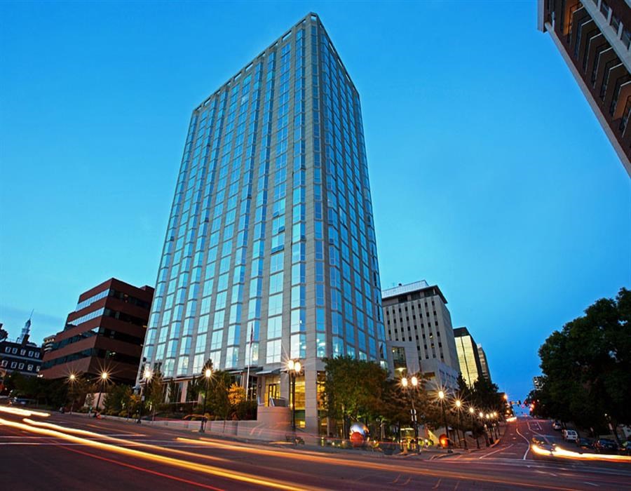 a tall building on a city street at night