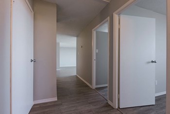 5415 Victoria Road Studio-3 Beds Apartment for Rent - Photo Gallery 6
